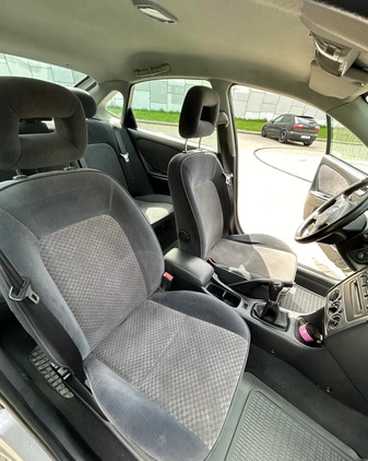 Toyota Avensis cena 5299 przebieg: 314641, rok produkcji 2002 z Białystok małe 326